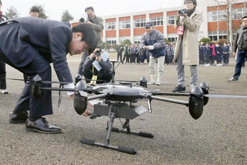 秋田県仙北市、ドローンで図書輸送実験3