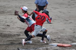 佐川急便、全国17チーム集い女子ソフト交流戦