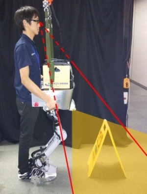 障害物を｢高い精度で把握｣する二足歩行運搬ロボット