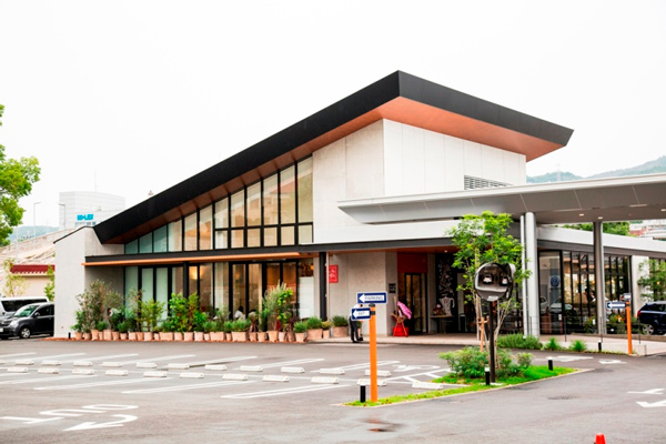 センコー、社内起業支援制度で「花カフェ」オープン