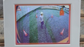 日立建機、建機周辺の人・障害物判別する装置発売