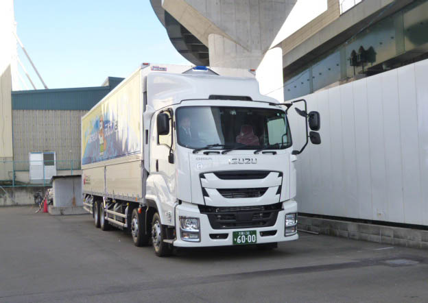 パナ、大阪・東京間の製品輸送に大型天然ガス車投入