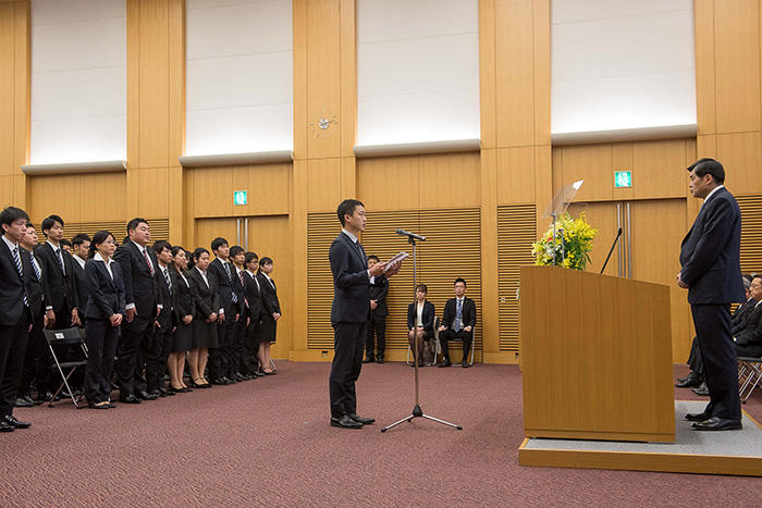 日通、新入社員313人迎え入社式