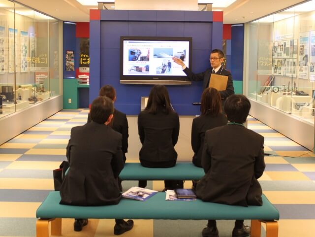 大阪税関、鴻池運輸の見学受け入れ